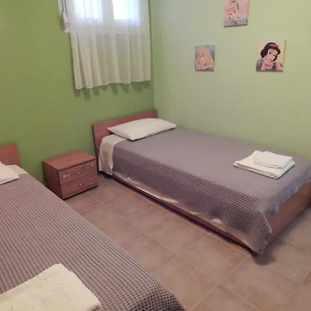 Tzelepis House In 아파트