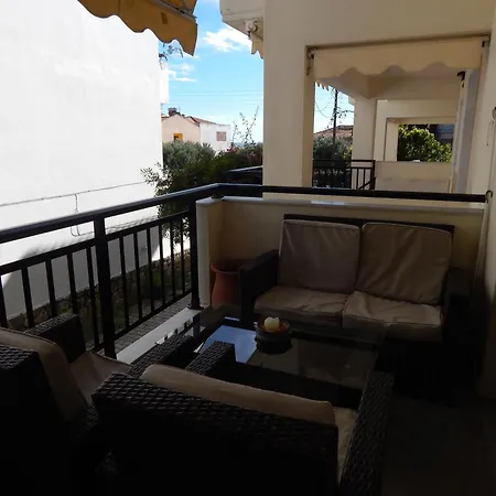 Apartment Tzelepis House In *