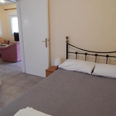 Tzelepis House In *